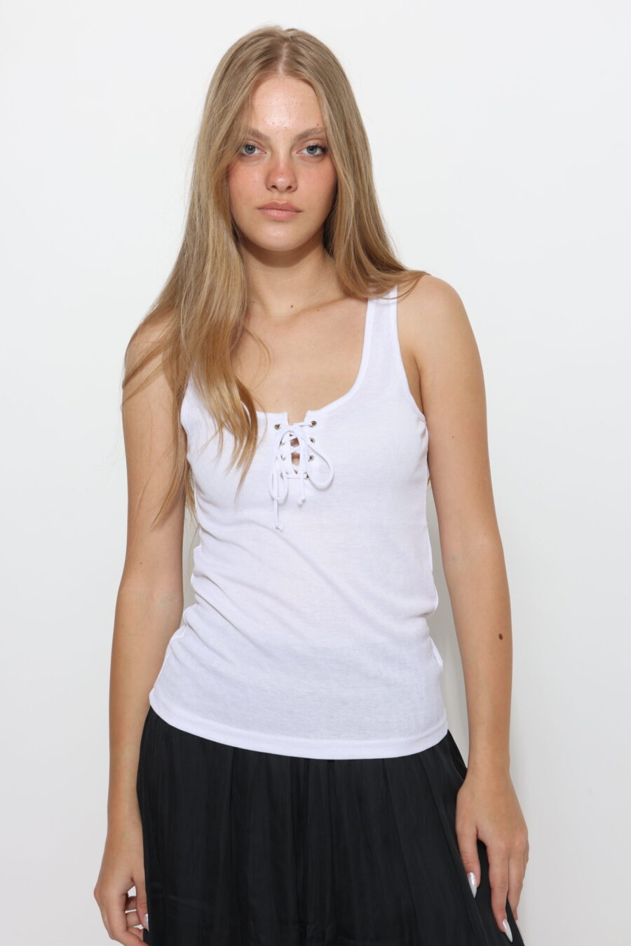 גופיית אנני לבן