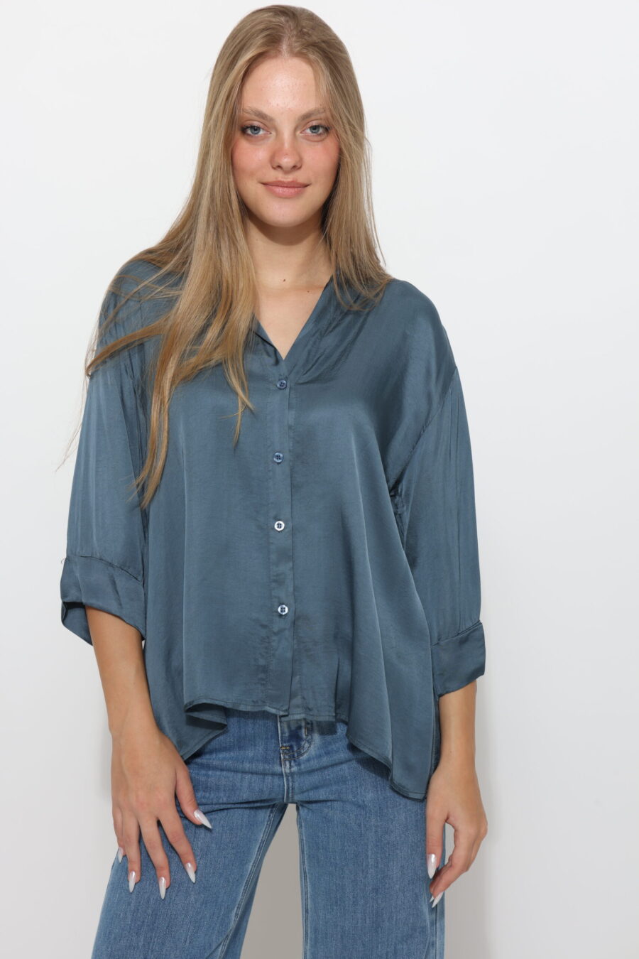 מכופתרת משי סאטן כחול