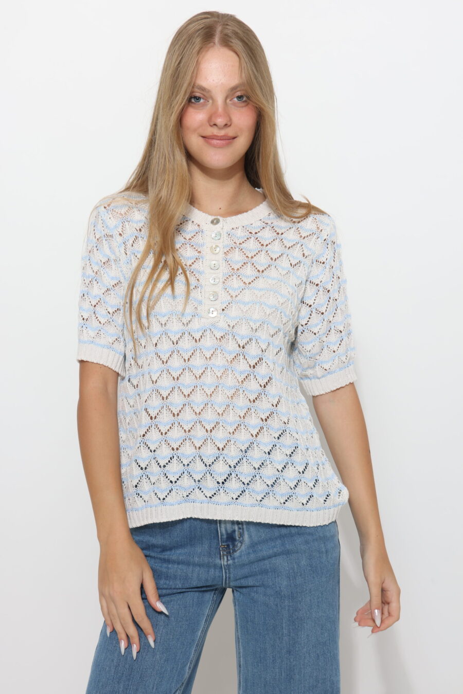 חולצת קרושה כפתורים לבן פס תכלת