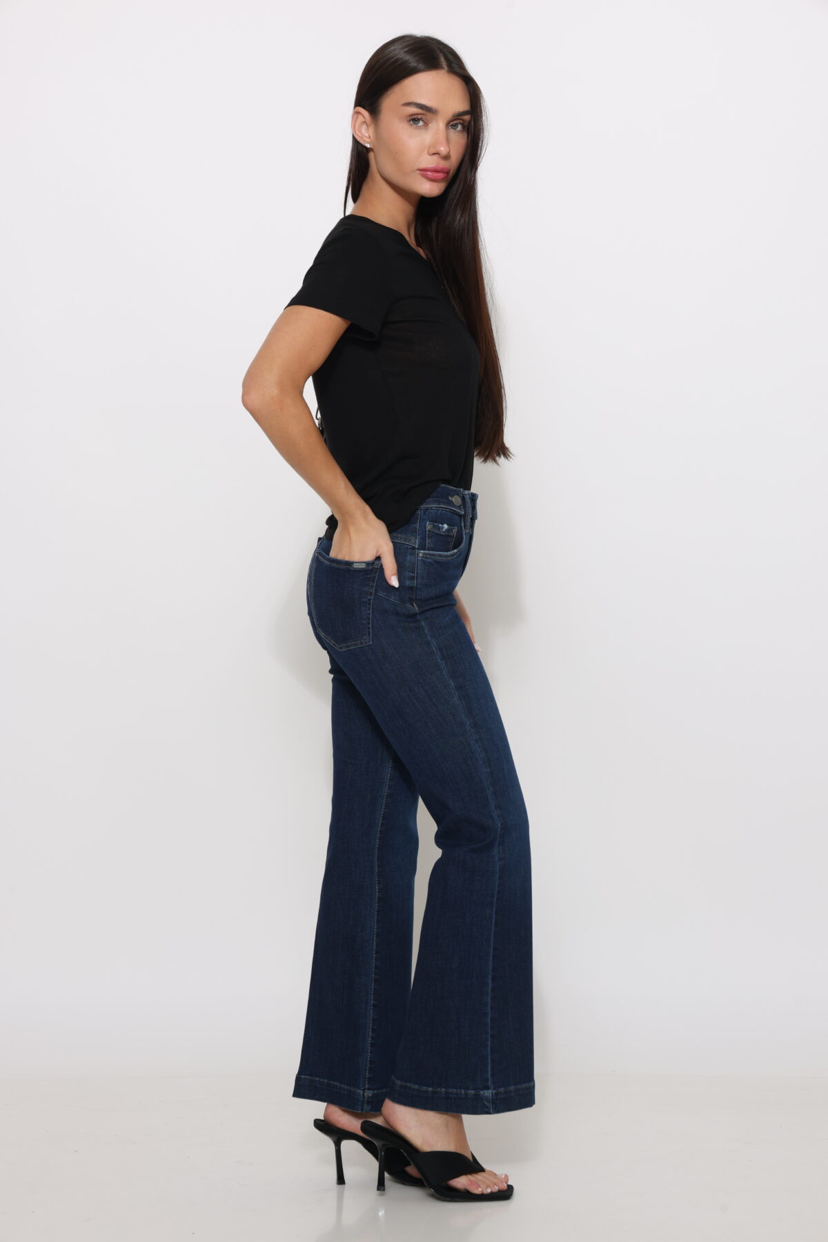 ⁦ג׳ינס פולי⁩ – תמונה ⁦2⁩