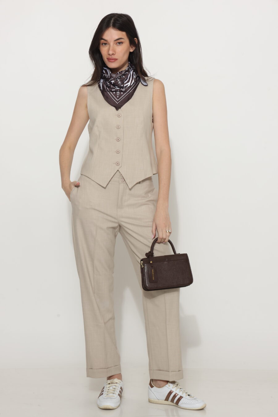 מכנסי יודי אבן