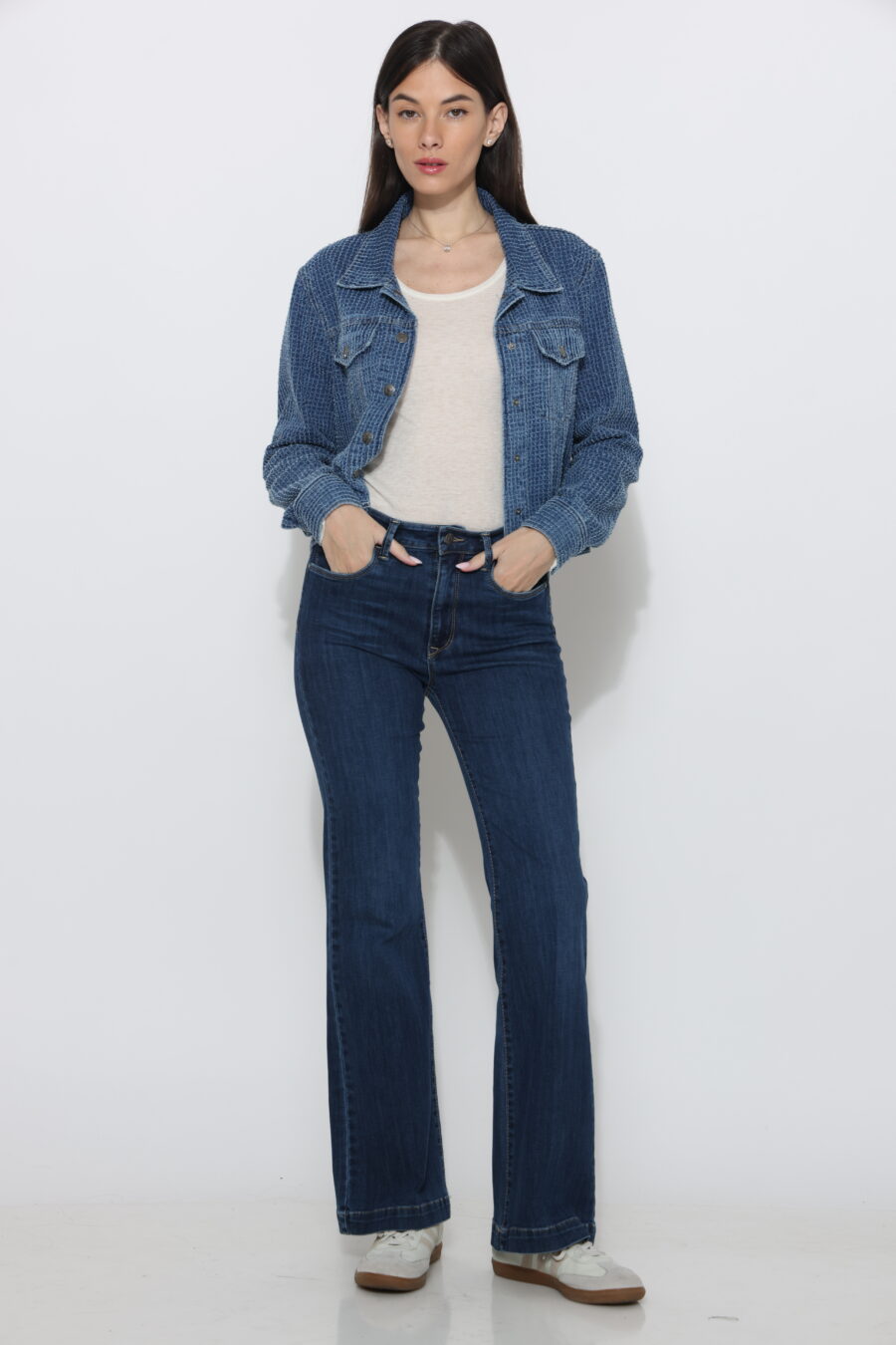 ג׳ינס מאי עם שפשוף עדין