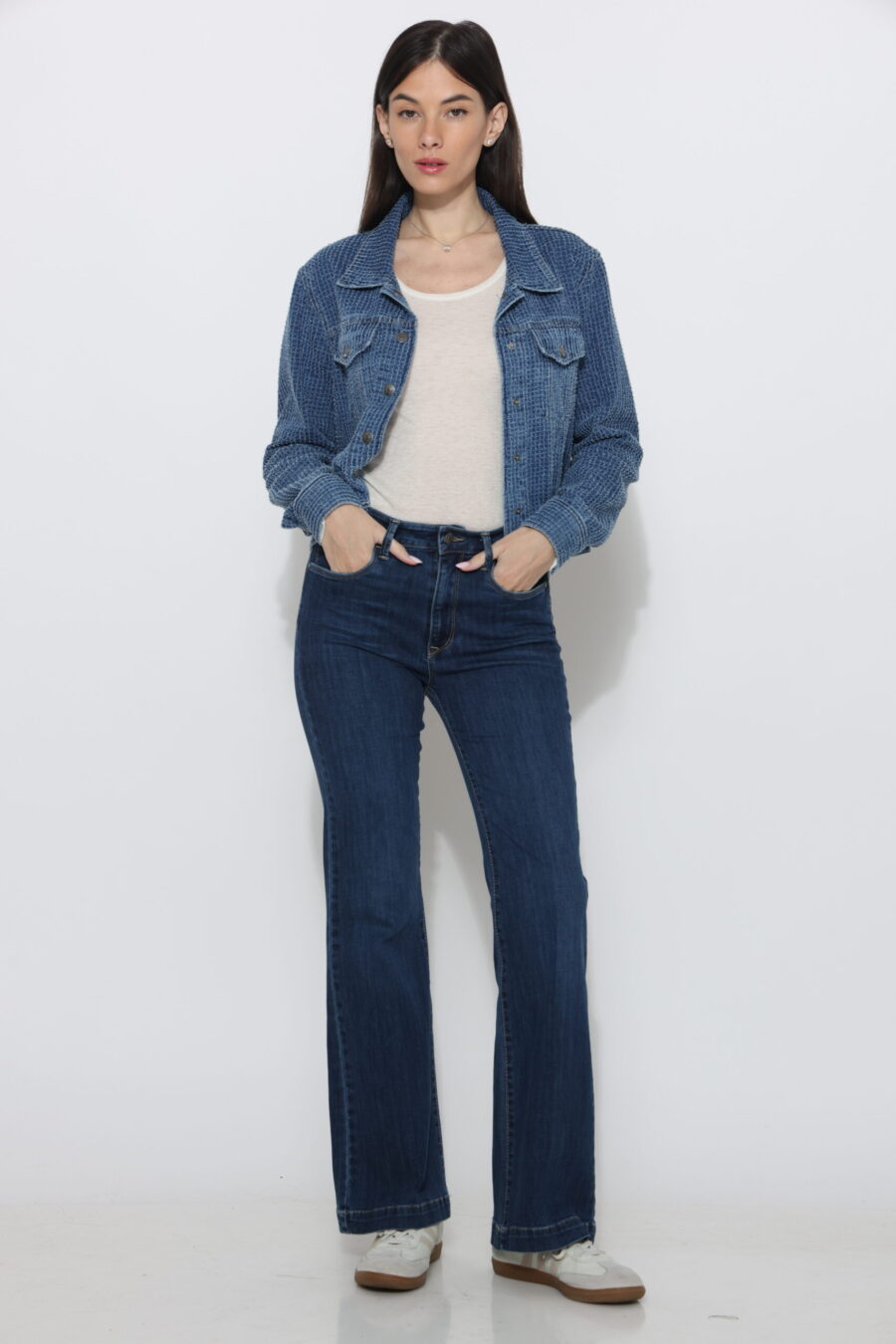 ג׳ינס מאי עם שפשוף עדין