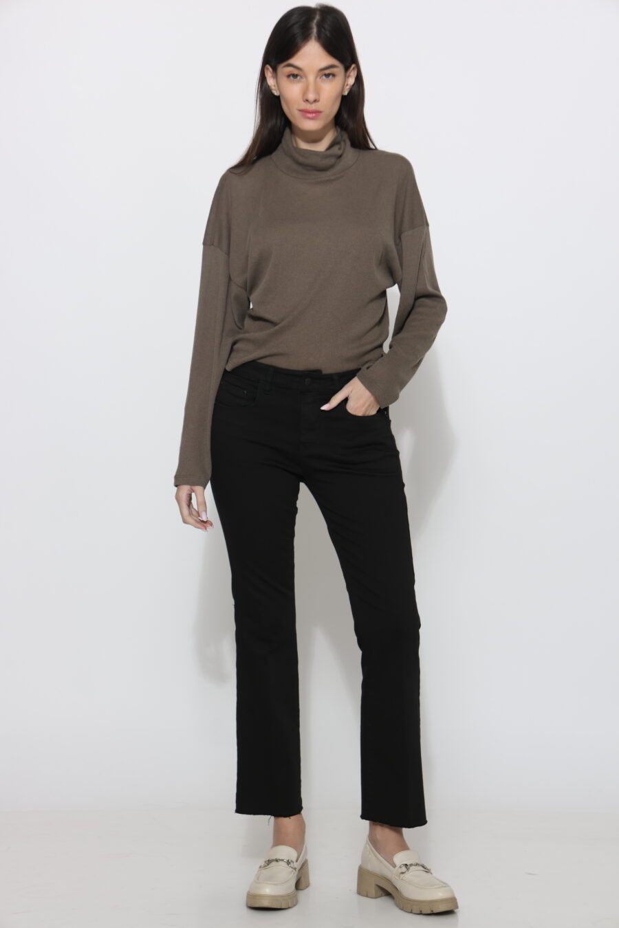 ג׳ינס ג׳ונס שחור