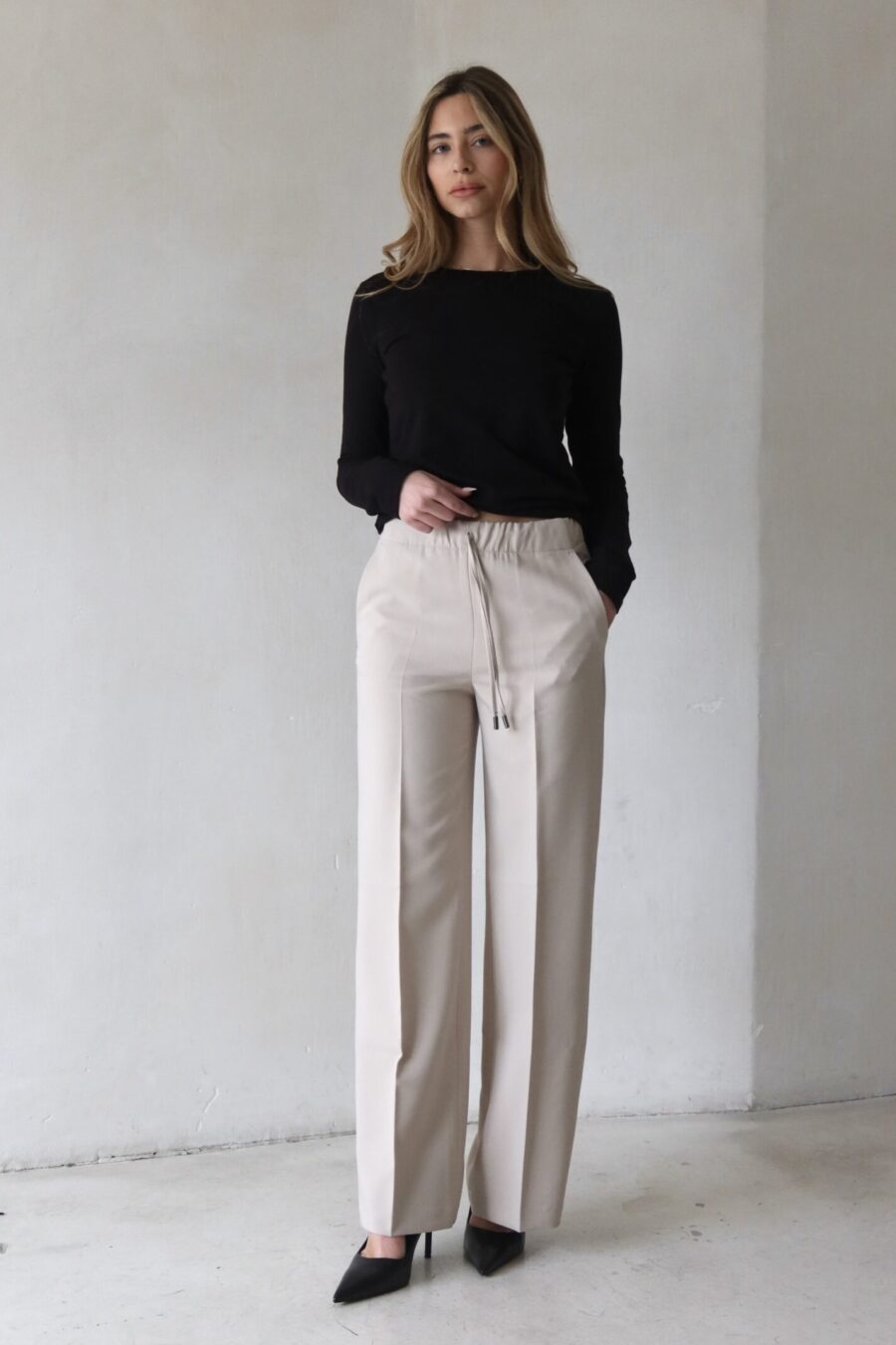 מכנס אסטוניה בז׳